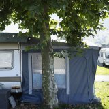 La demande pour les terrains de camping, notamment, a progressé en 2023 (archives). KEYSTONE/GAETAN BALLY